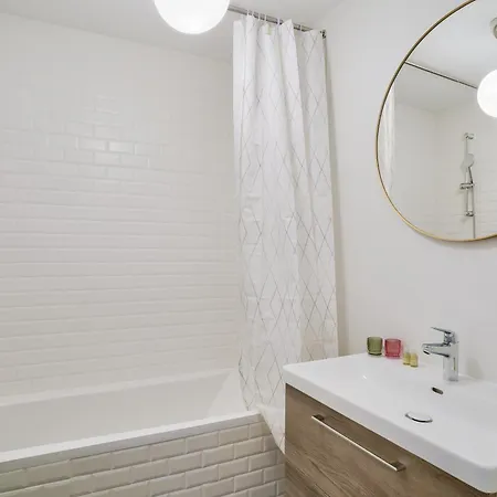 شقة New & Cozy T2 With Balcony - 18 Montmartre *