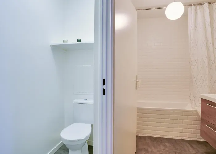 New & Cozy T2 With Balcony - 18 Montmartre Apartment