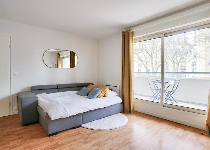 New & Cozy T2 With Balcony - 18 Montmartre Apartment